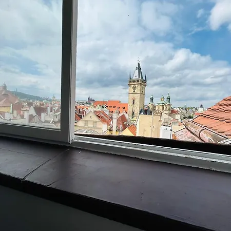 מלון דירות Zelezna - Old Town View 4*